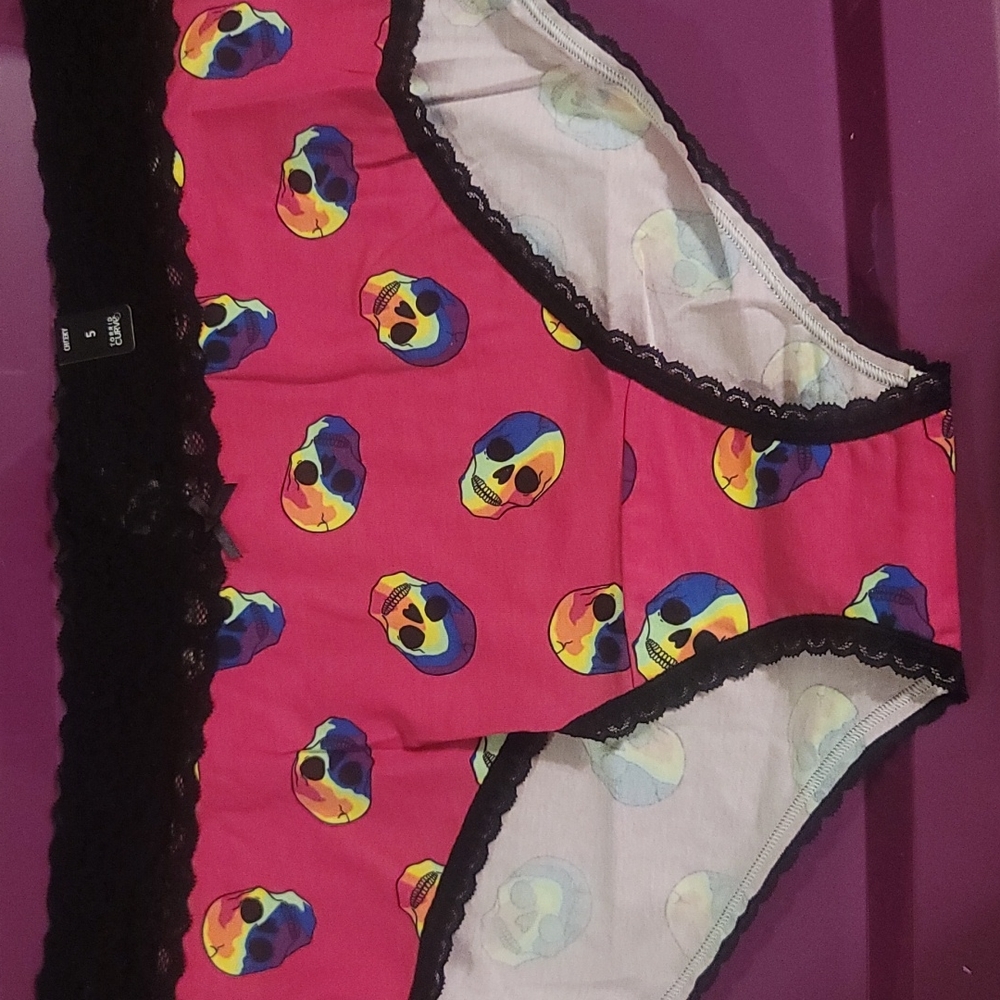 TORRID CURVE COLLECTION RAINBOW SKULL PRINT CHEEKY PANTY: PINK/BLACK: NWT: SZ 5